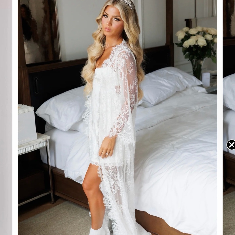Celine Bridal Lace Train Robe